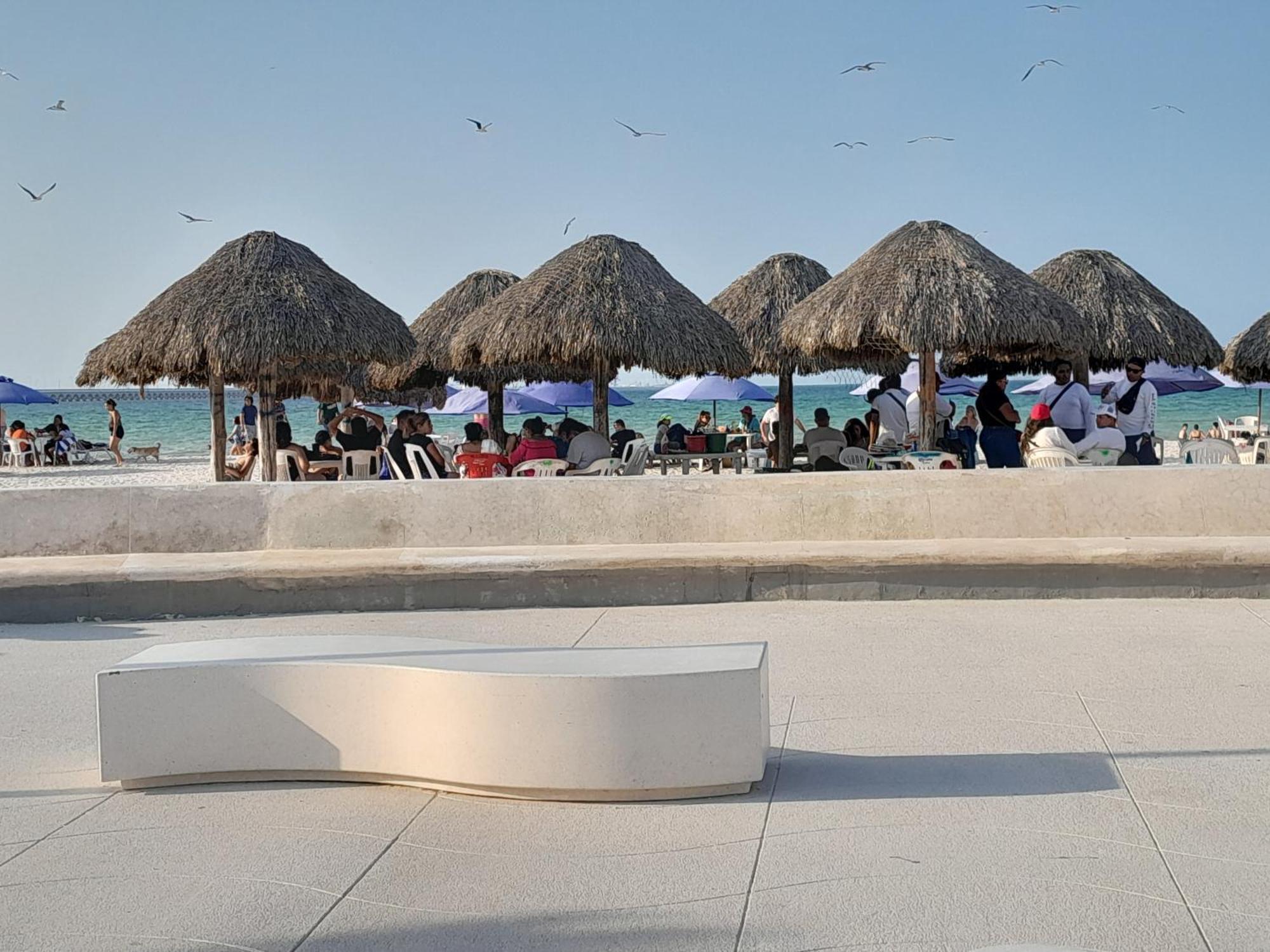 Malecon Beach House In Progreso 1 Block From Beach Extérieur photo