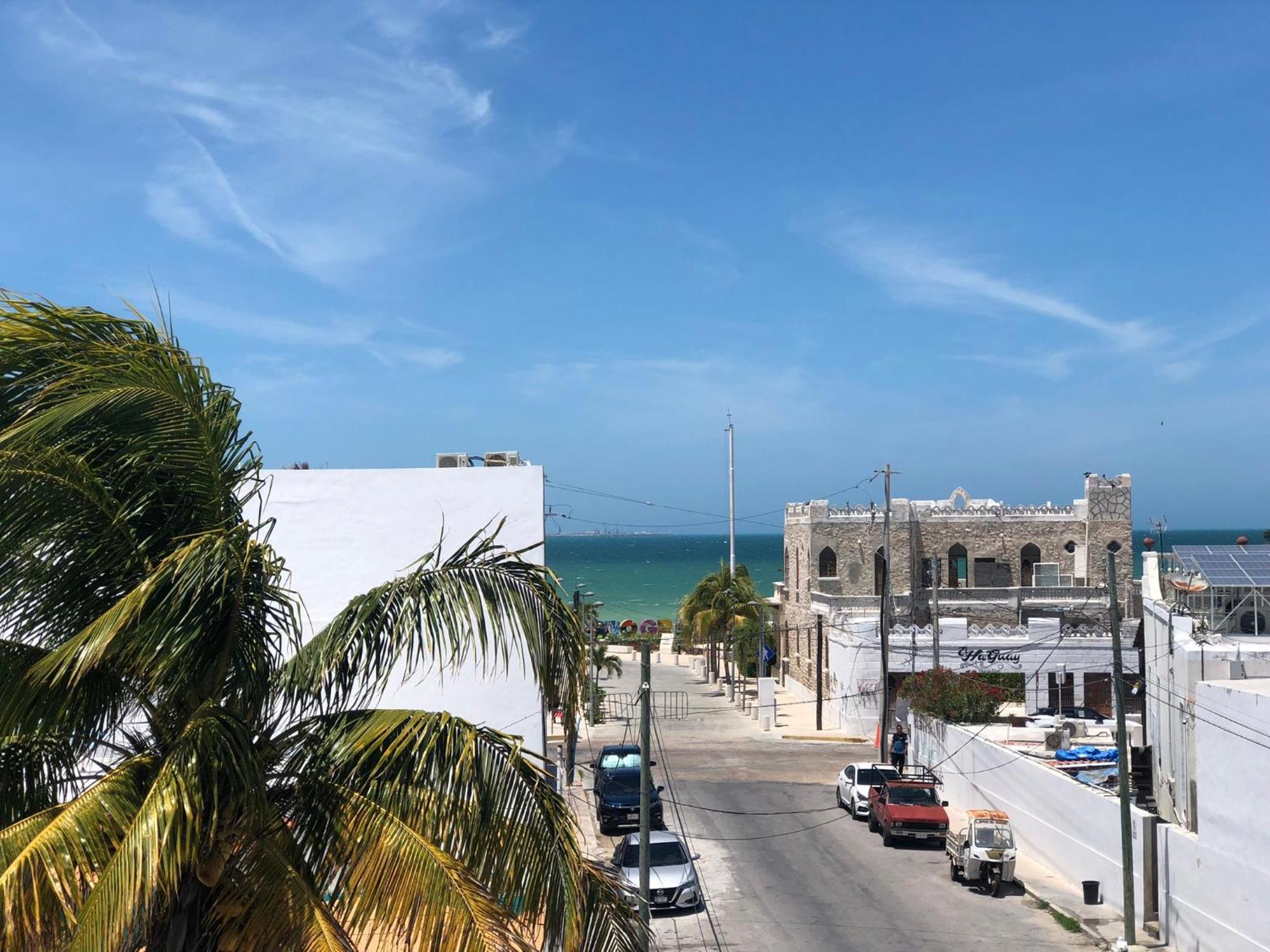 Malecon Beach House In Progreso 1 Block From Beach Extérieur photo