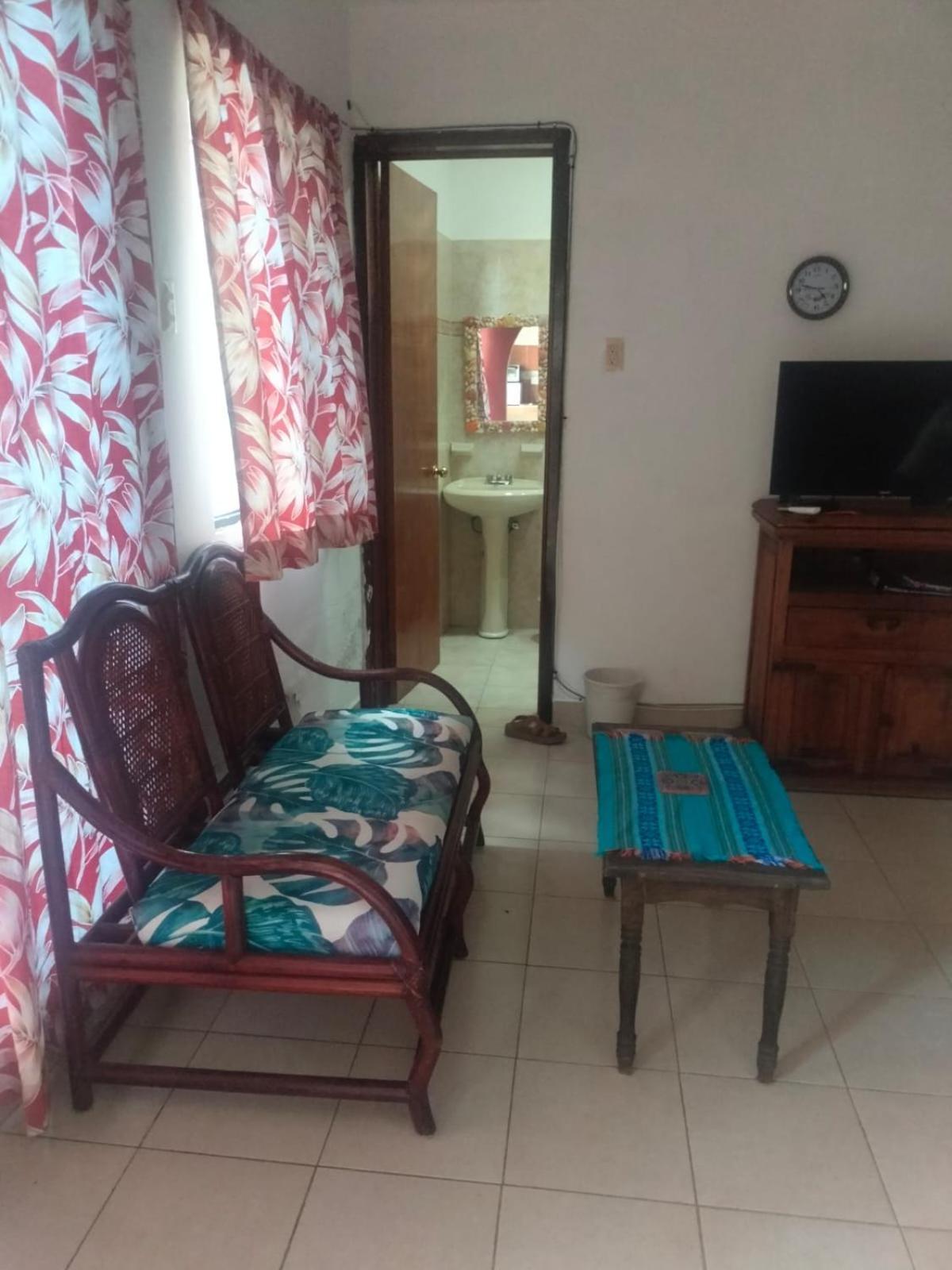 Malecon Beach House In Progreso 1 Block From Beach Extérieur photo